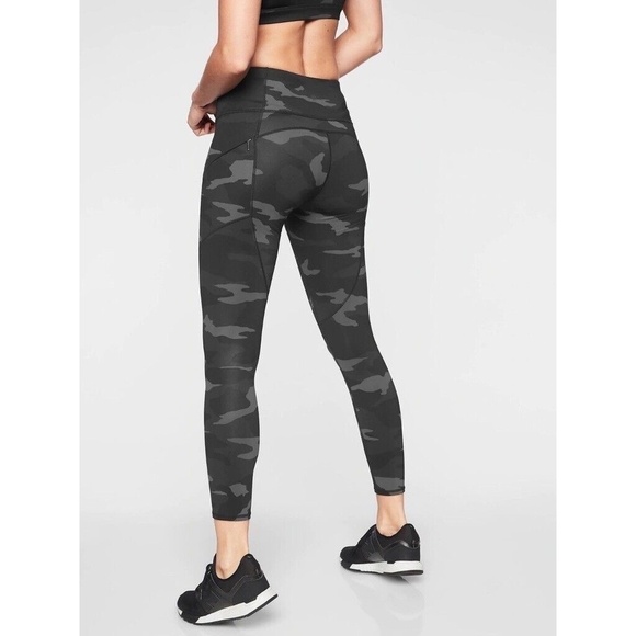 ATHLETA Camo Contender 7/8 Tight Camouflage Print Side Pockets Workout Gym Small - Picture 1 of 16